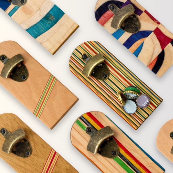 Décapsuleurs muraux en bois et skateboard recyclé